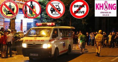 Tài xế điều khiển ôtô  sau khi đã uống bia nên gây ra vụ tai nạn chết người trên đường Láng, Hà Nội tối 22-4 - Ảnh: CHÍ TUỆ